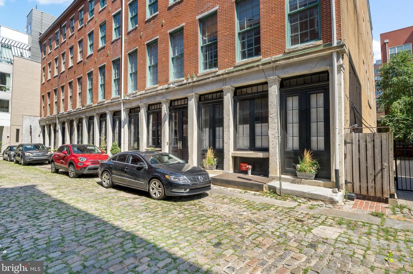 103 Church St, Philadelphia PA  19106-2262 exterior