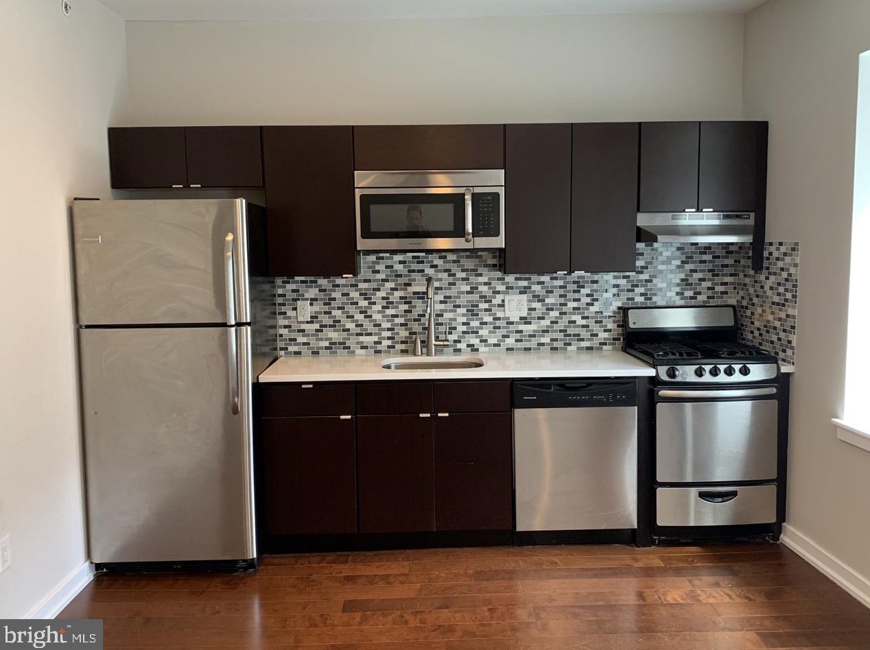 830 S 4th St #5, Philadelphia, PA 19147