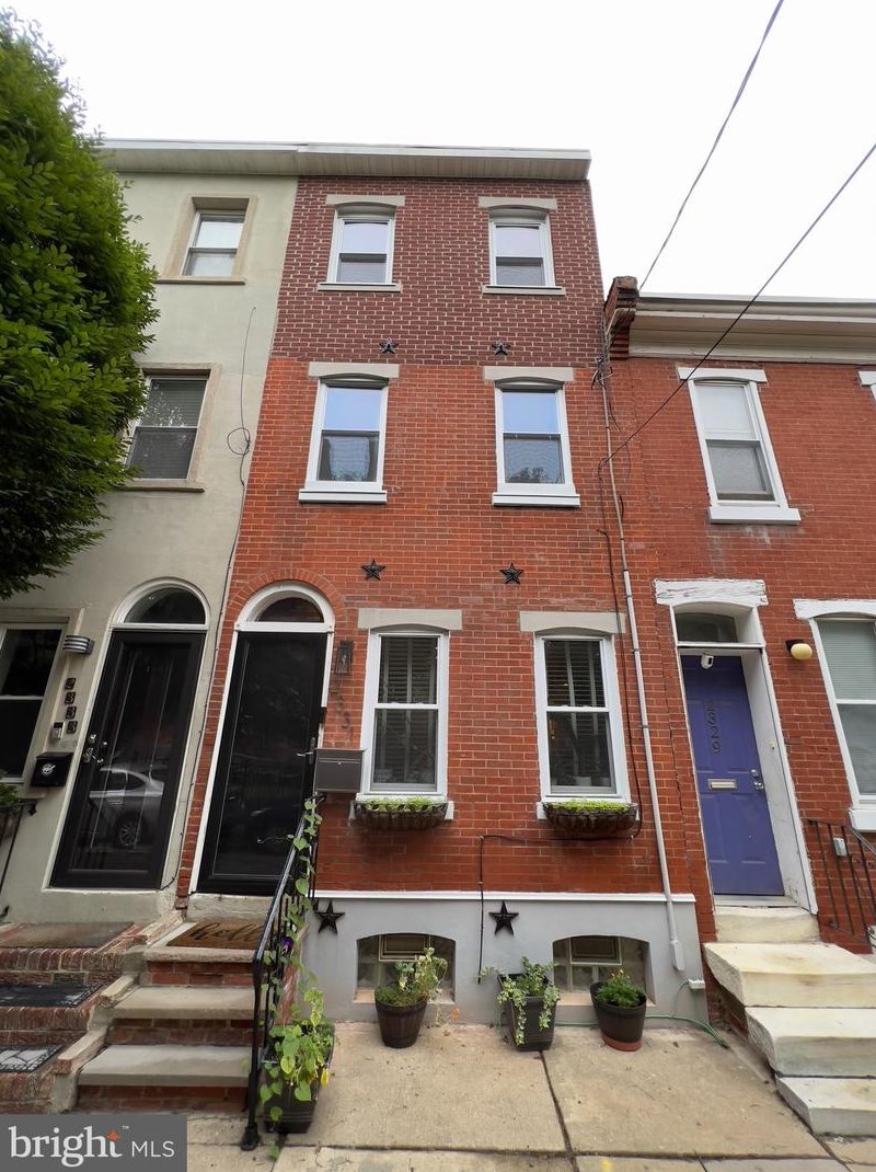 2331 Montrose St, Philadelphia, PA 19146-2531