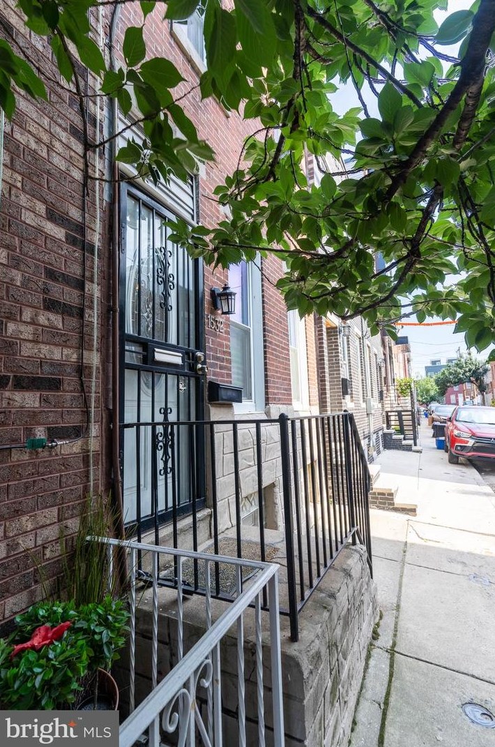 1532 Woodstock St, Philadelphia, PA 19146-4527