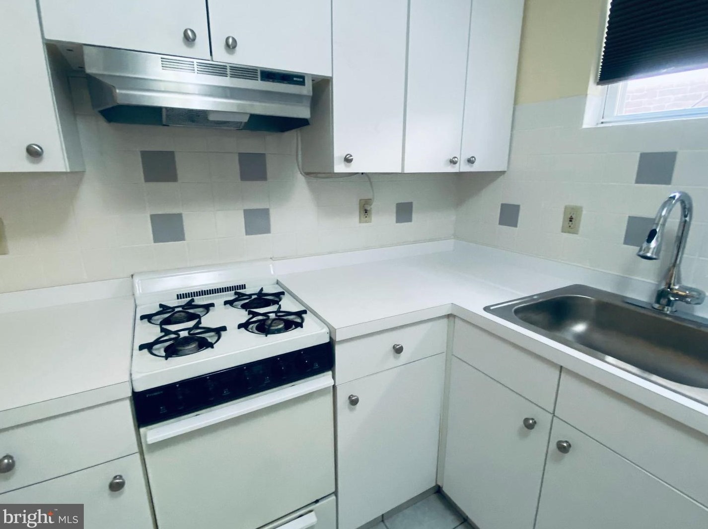 1624 S Broad St #2nd Fl, Philadelphia, PA 19145