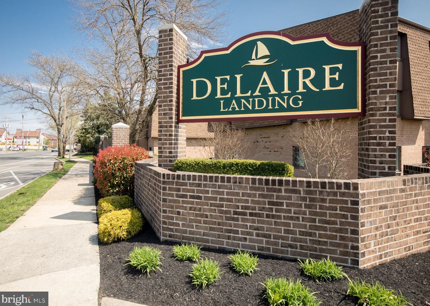 43301 Delaire Landing Rd, Philadelphia, PA 19114-5312