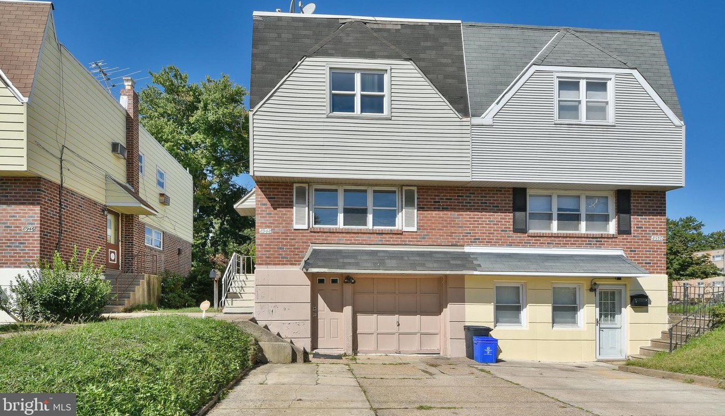 8948 Dewees St, Philadelphia, PA 19152-1440