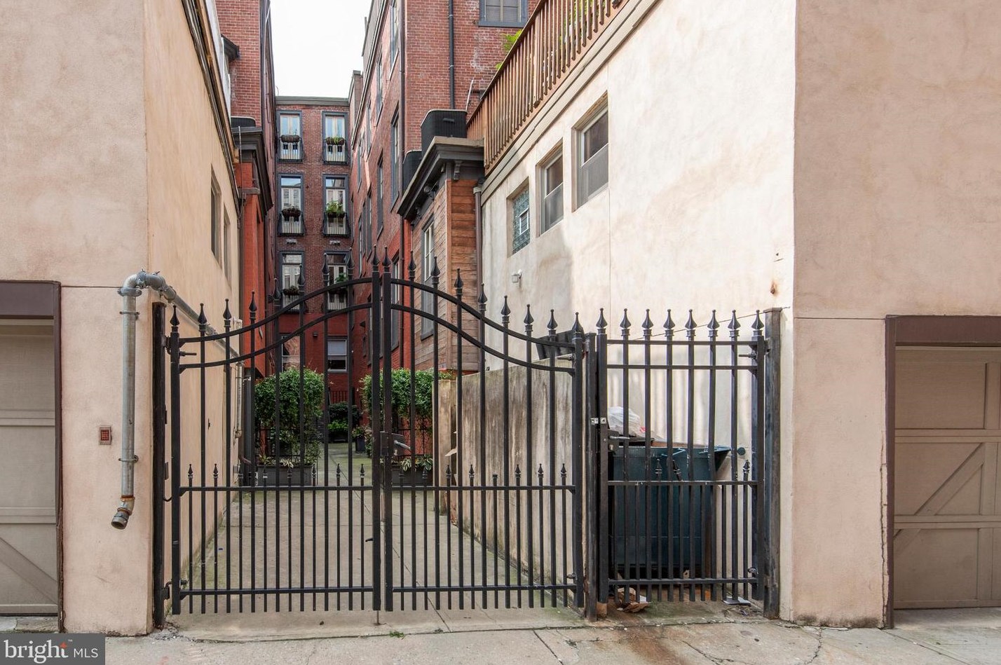 2049 Walnut St, Philadelphia PA  19103-4476 exterior
