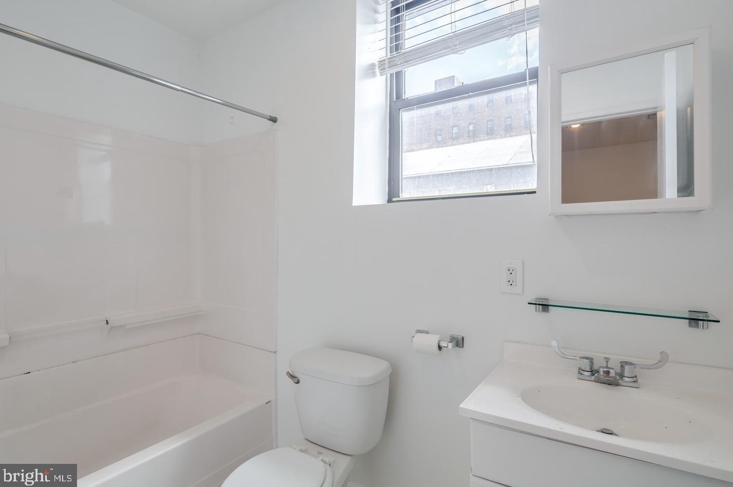 1022 Buttonwood St, Philadelphia PA  19123-3703 exterior