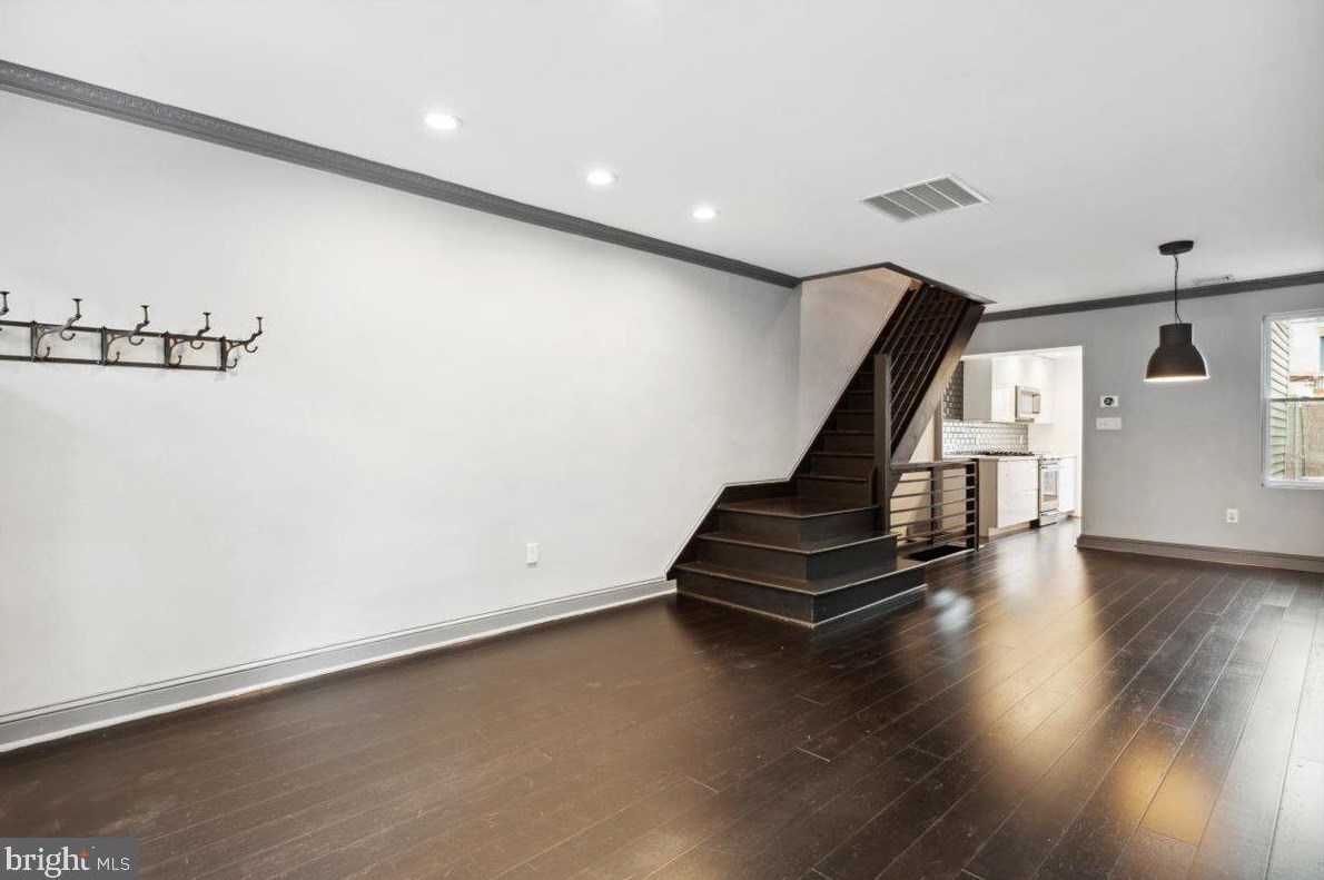 2446 Cedar St, Philadelphia, PA 19125