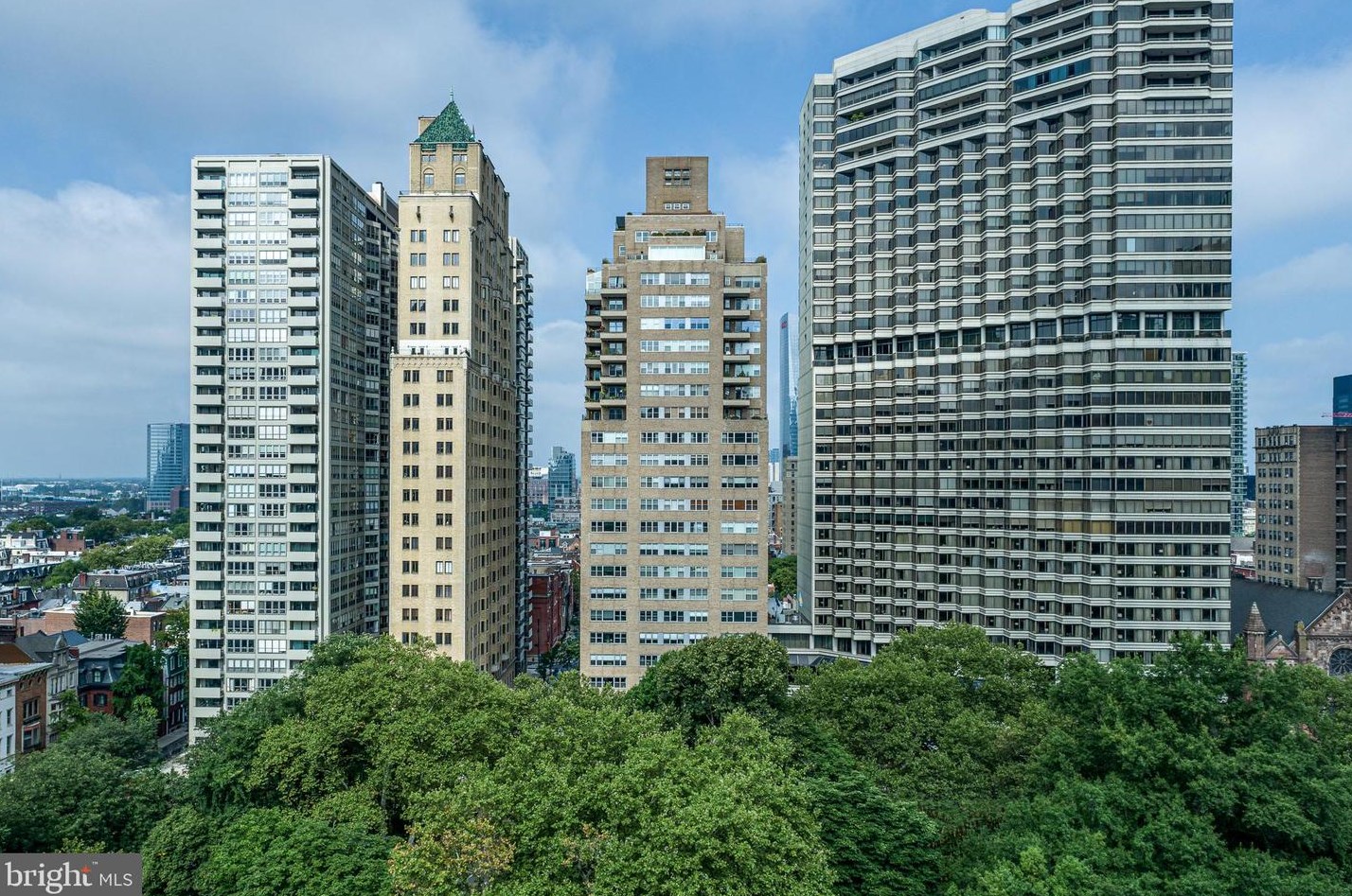 220 Rittenhouse Sq, Philadelphia PA 19103-5709 exterior