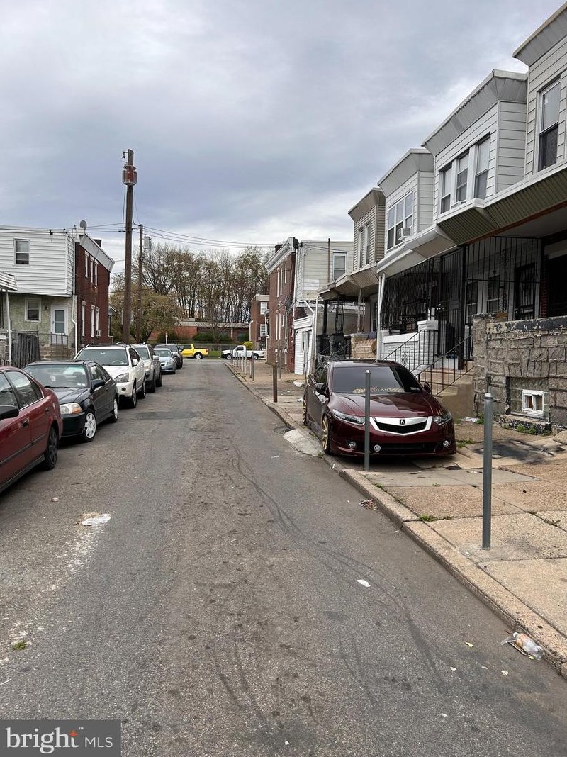 1319 Airdrie St, Philadelphia, PA 19124-5521