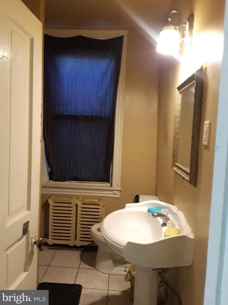 1819 Venango St, Philadelphia PA 19140-4019 exterior