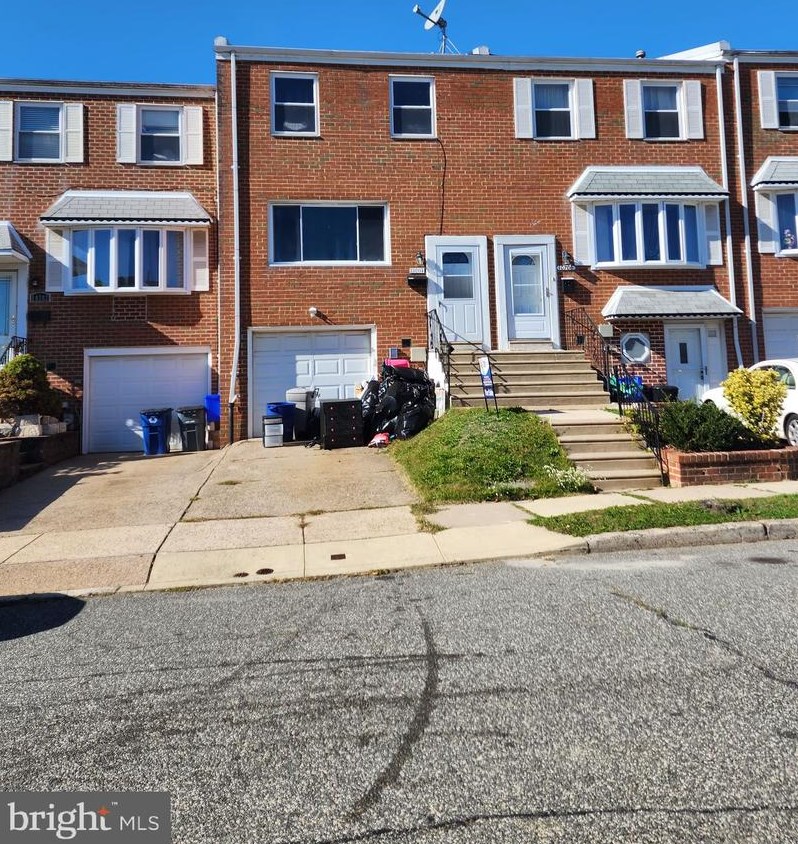 10704 Philcrest Rd, Philadelphia, PA 19154-4031