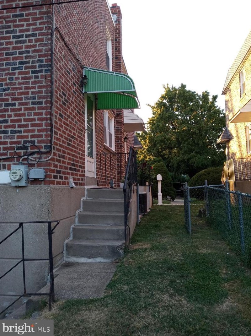 7125 Bingham St, Philadelphia, PA 19111-4018