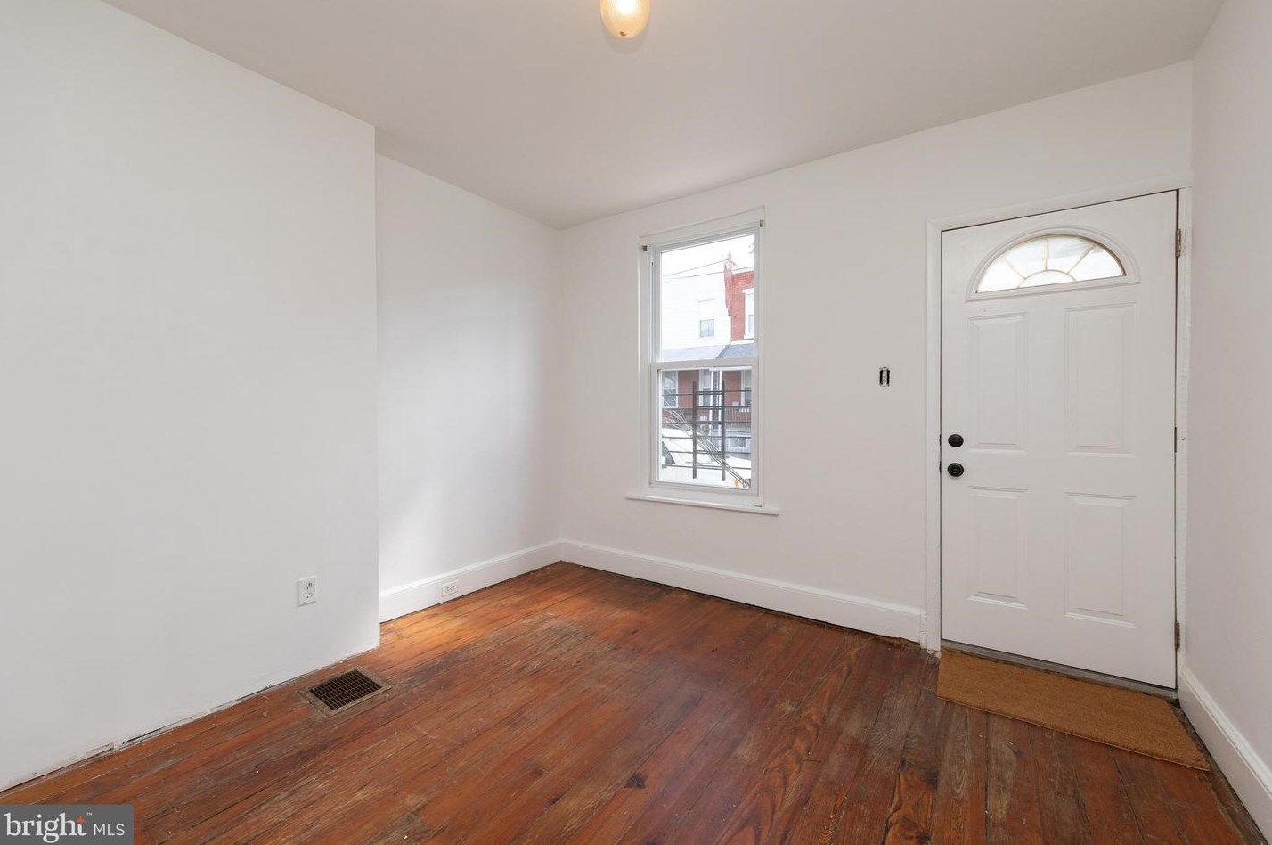 430 Budd St, Philadelphia, PA 19104-2245