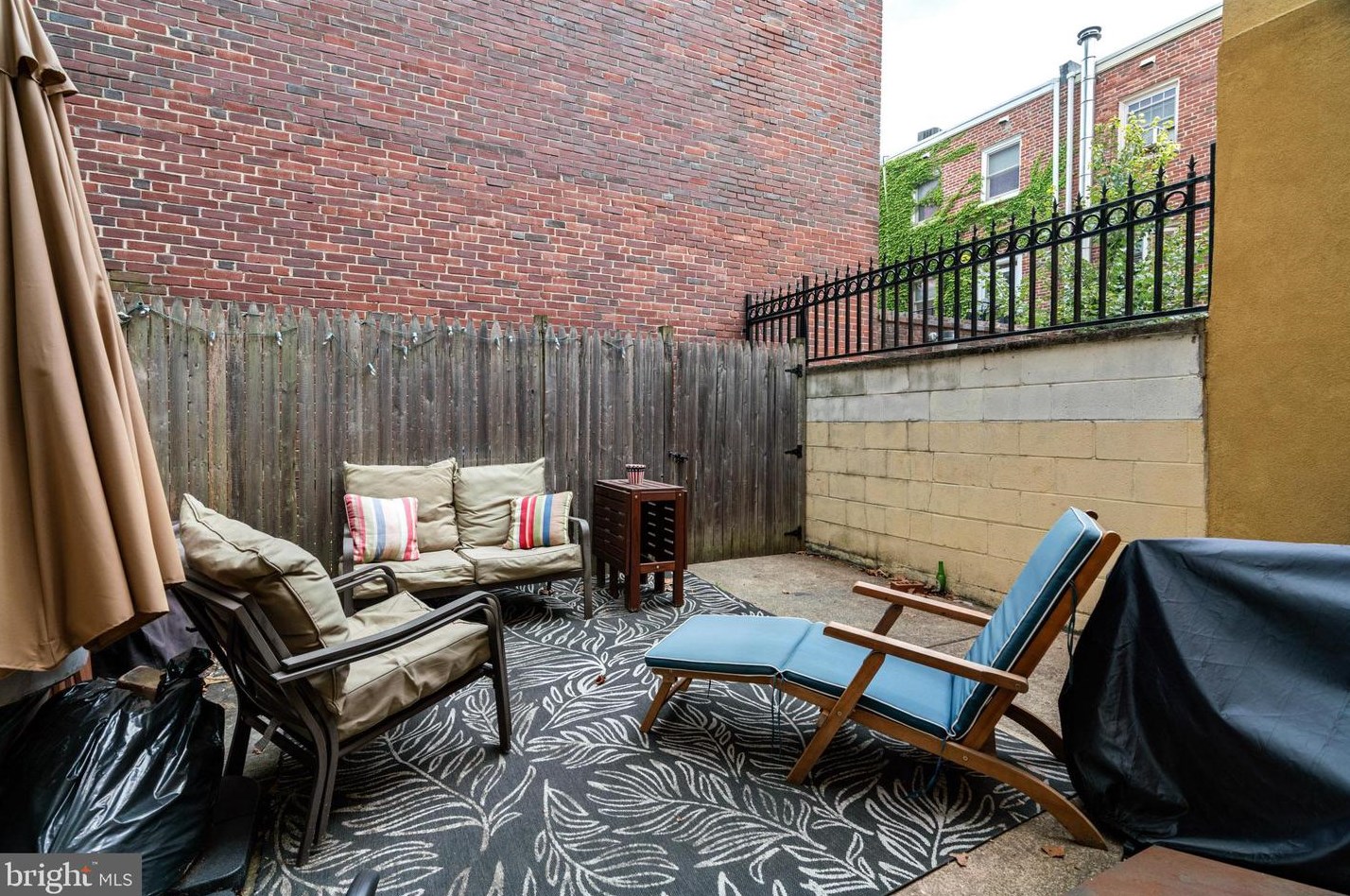 508 7th St, Philadelphia PA 19123-3912 exterior