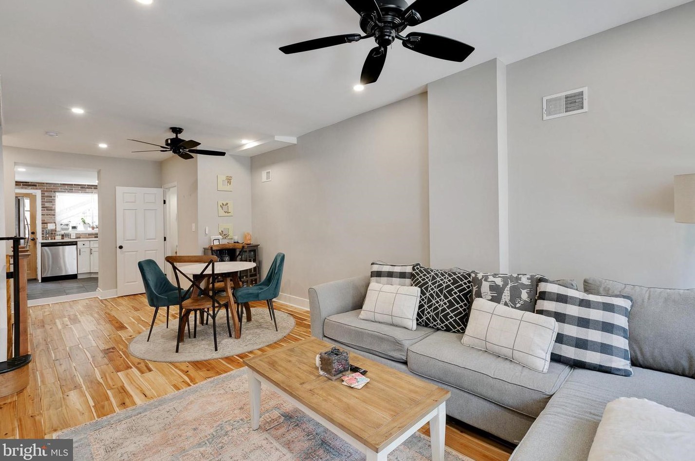 434 Mercy St, Philadelphia, PA 19148