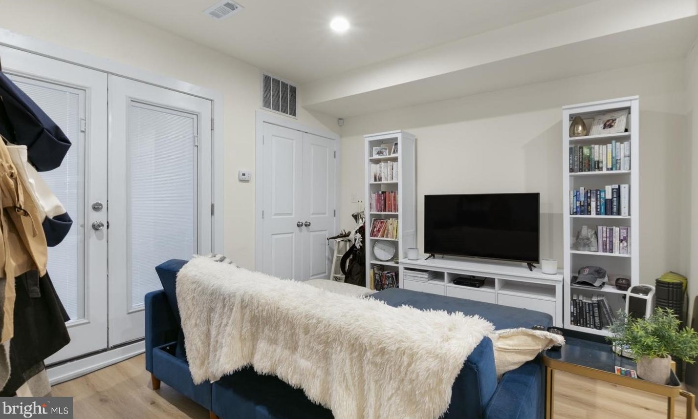 1228 N 25th St #6, Philadelphia, PA 19121