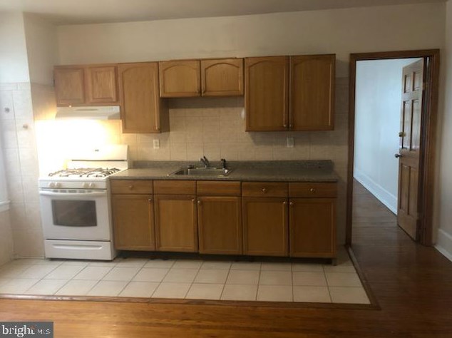 1214 S 45th St #2, Philadelphia, PA 19104