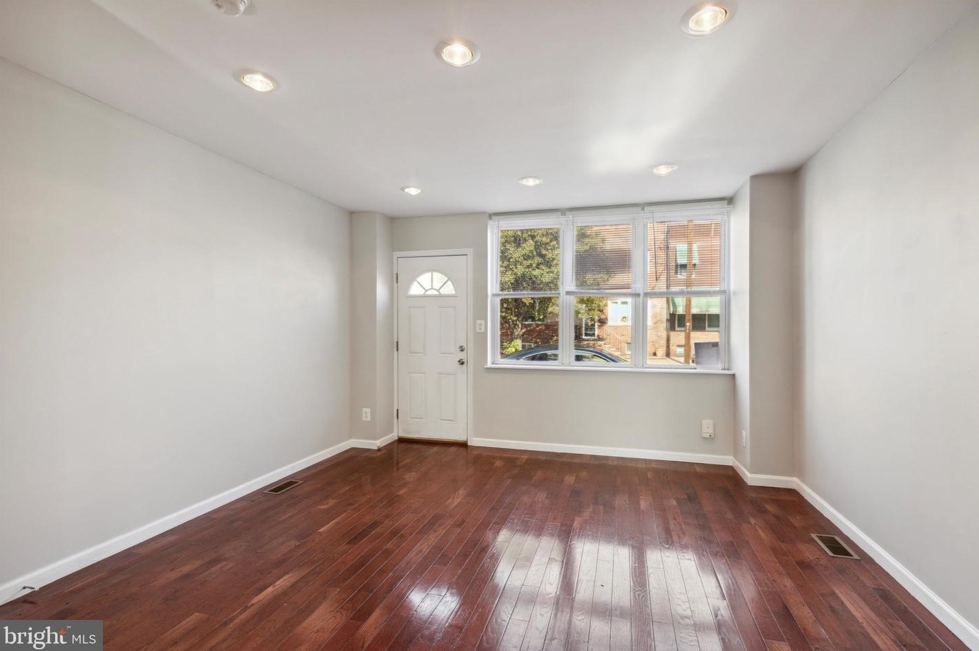 342 Snyder Ave, Philadelphia, PA 19148-2634