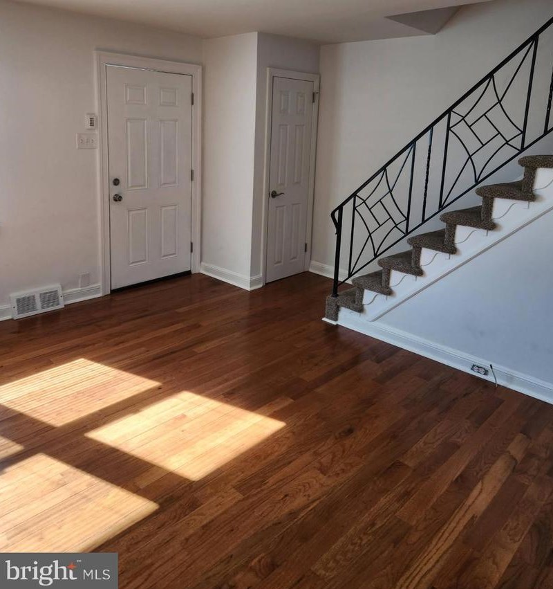 7539 Greenhill Rd, Philadelphia, PA 19151-2108