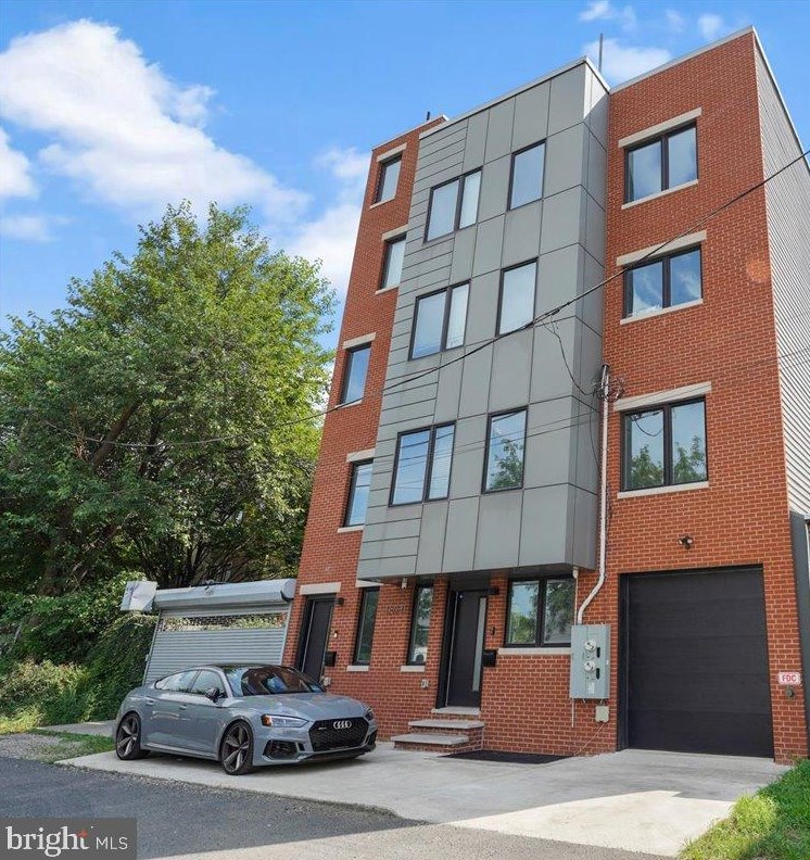 1769 Blair St, Philadelphia, PA 19125-2632