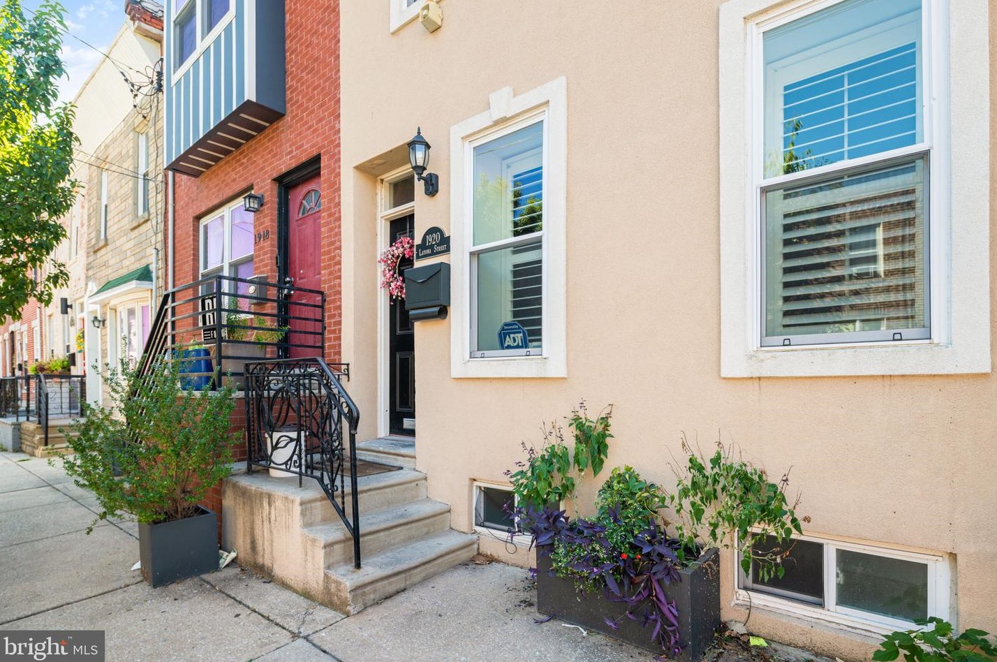 1920 Latona St, Philadelphia, PA 19146-2921