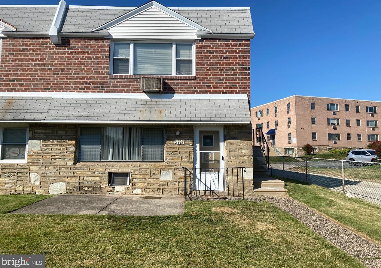 2343 Hoffnagle St, Philadelphia, PA 19152-2513