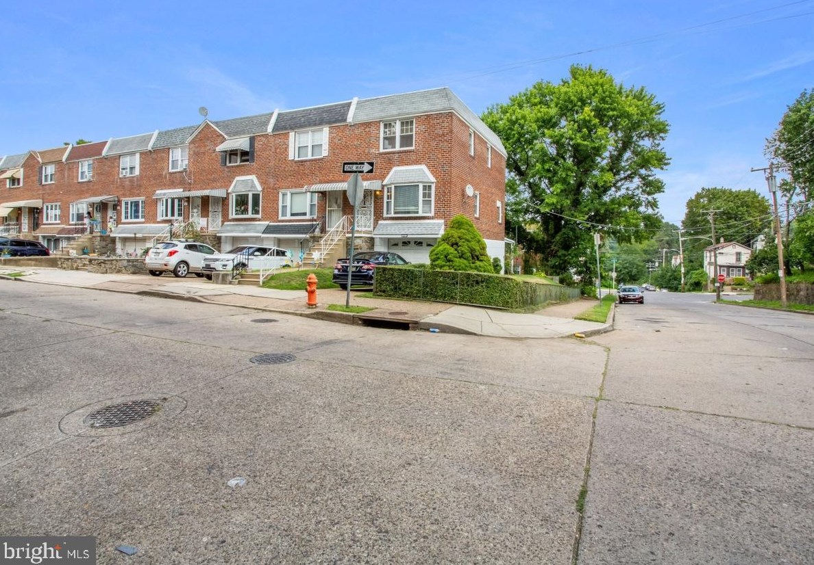6001 Warnock St, Philadelphia, PA 19141-3709