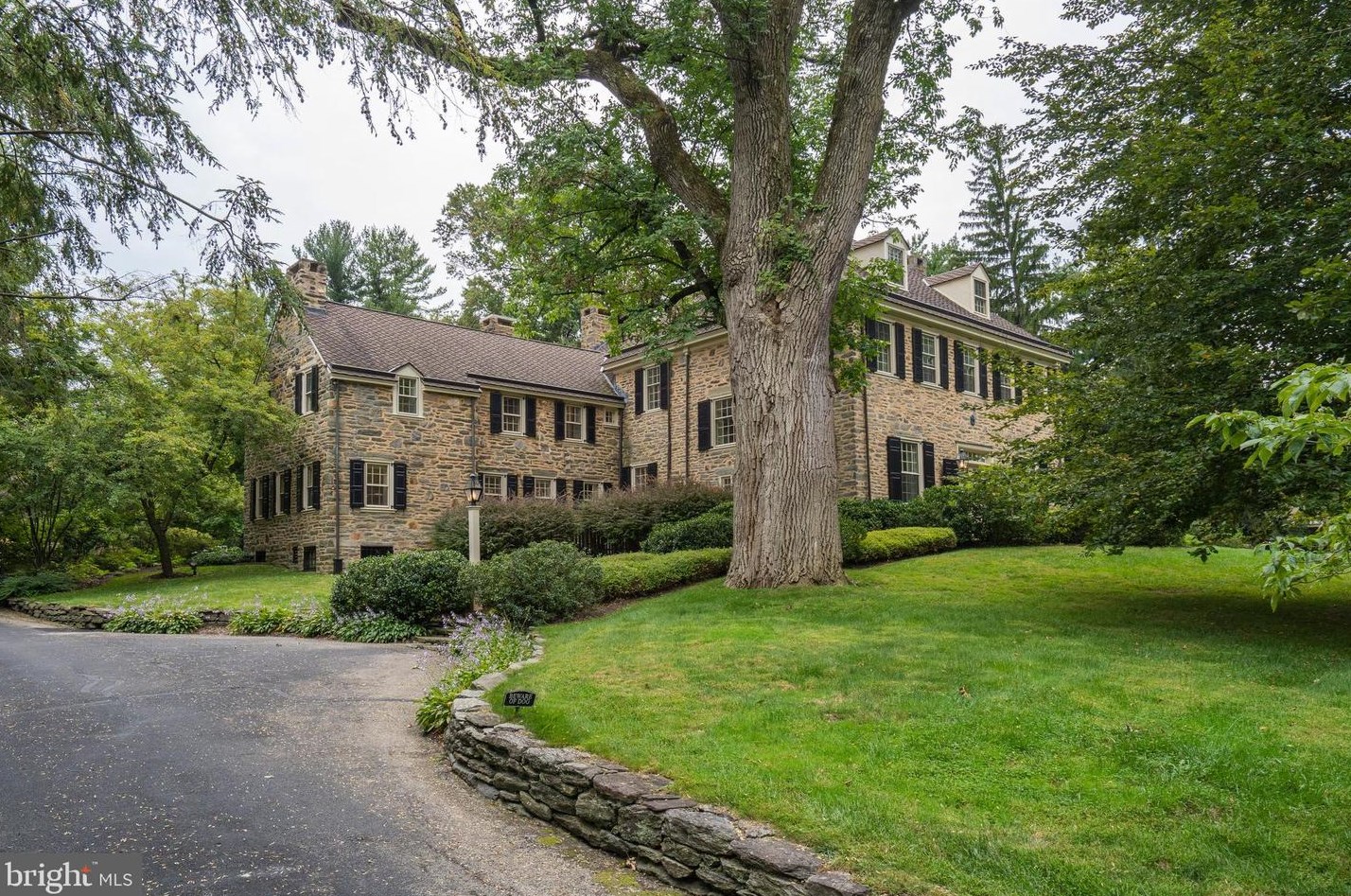 38 Summit St, Philadelphia, PA 19118-2833