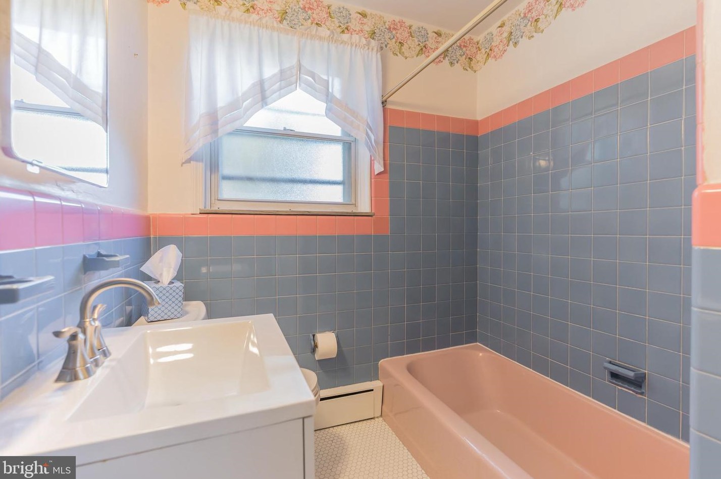 610 Seville St, Philadelphia PA 19128-3630 exterior