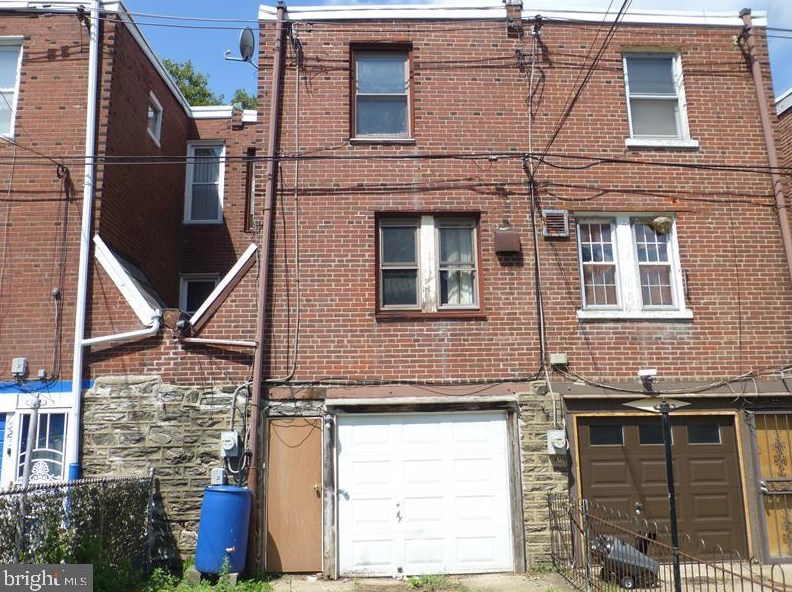 7527 Walnut Ln, Philadelphia, PA 19138-2218