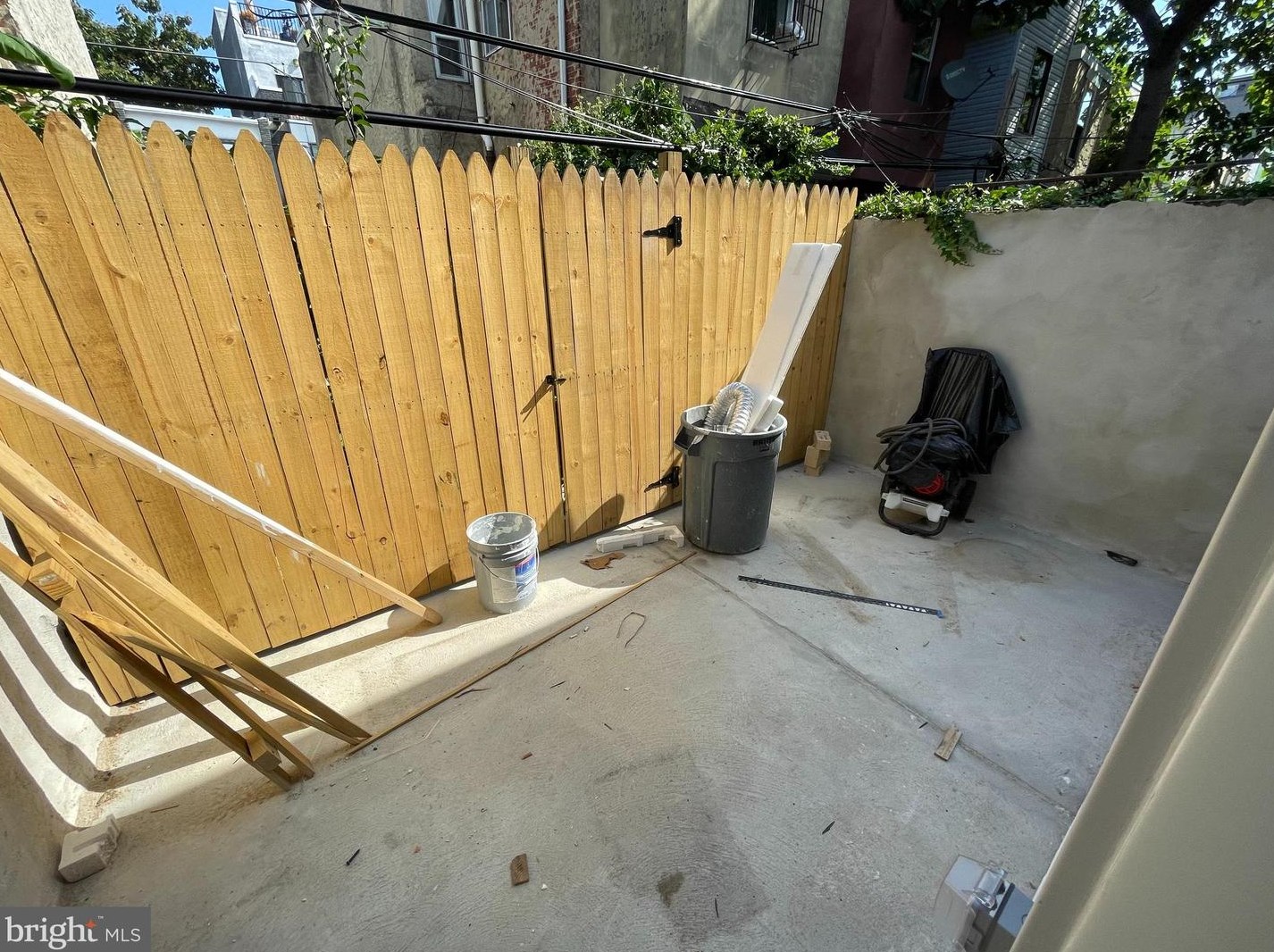 2039 Mountain St, Philadelphia PA  19145-1427 exterior