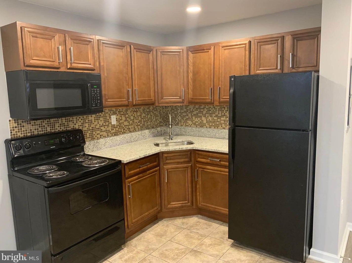 6001 N 17th St #202, Philadelphia, PA 19141