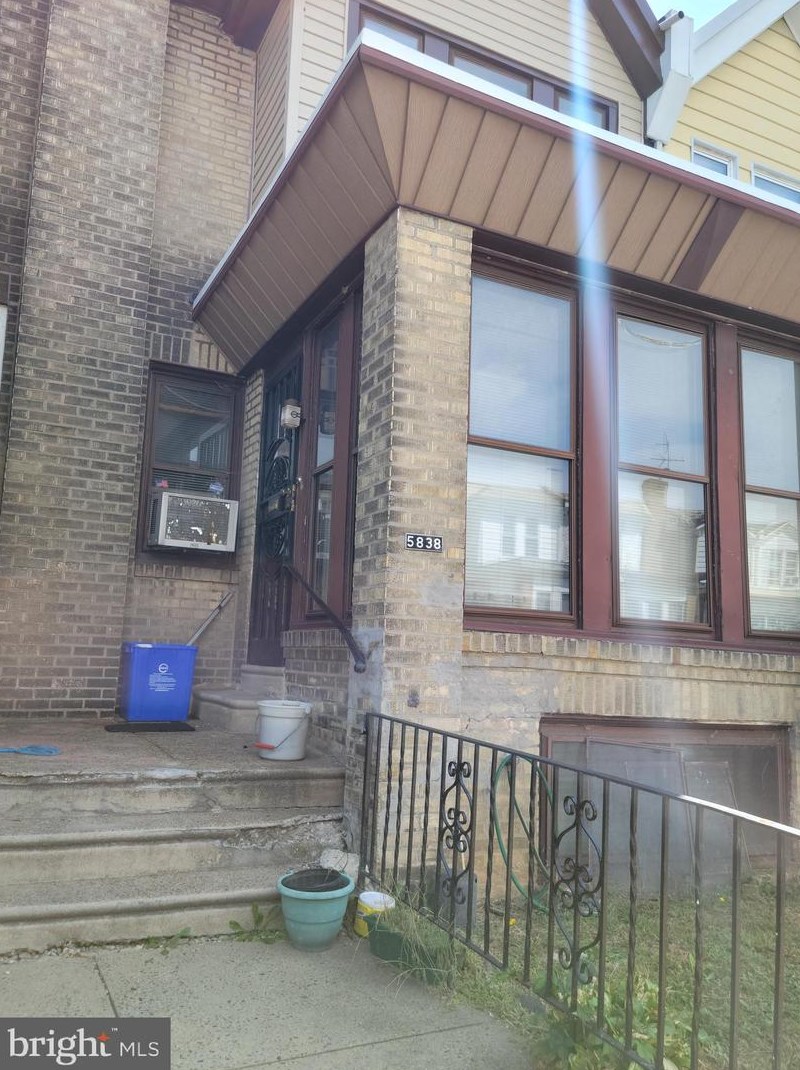 5838 Fernwood St, Philadelphia, PA 19143-3921