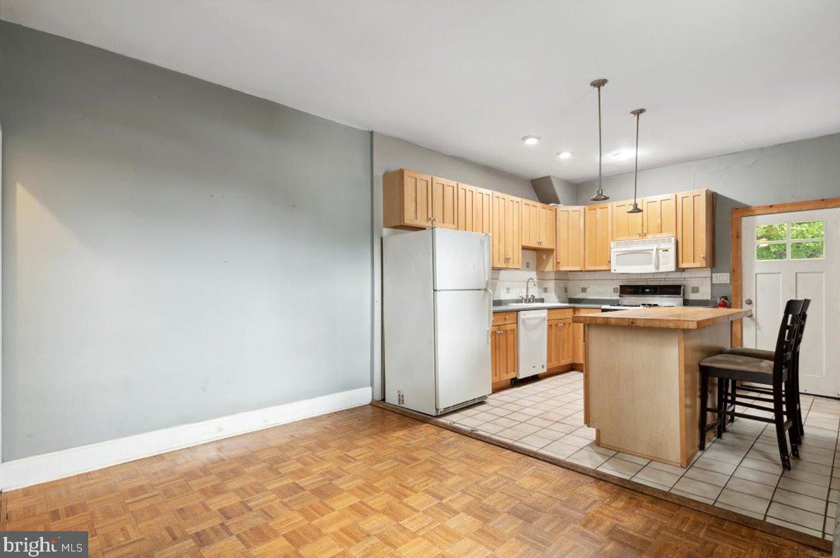 4874 Ogle St, Philadelphia, PA 19127-1905