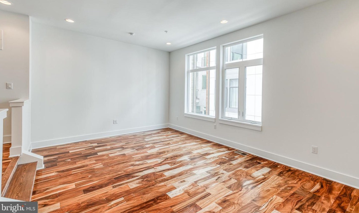 702 N Front St #2, Philadelphia, PA 19123