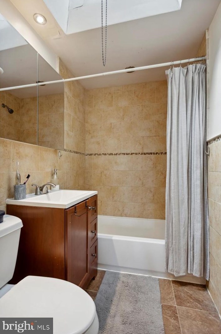 207 Overlook Rd, Philadelphia PA 19128-2408 exterior