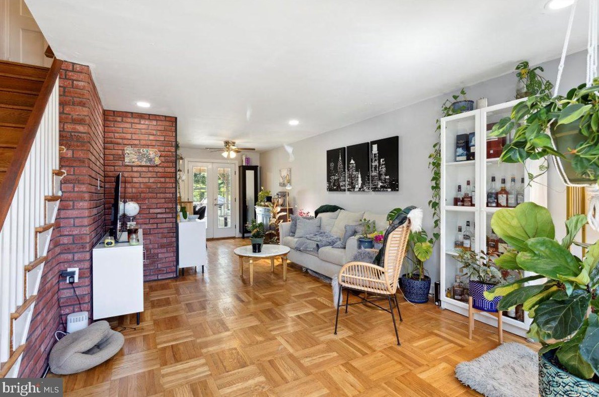 207 Overlook Rd, Philadelphia, PA 19128-4523