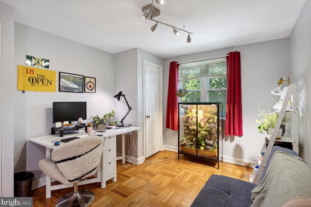 207 Overlook Rd, Philadelphia PA 19128-2408 exterior