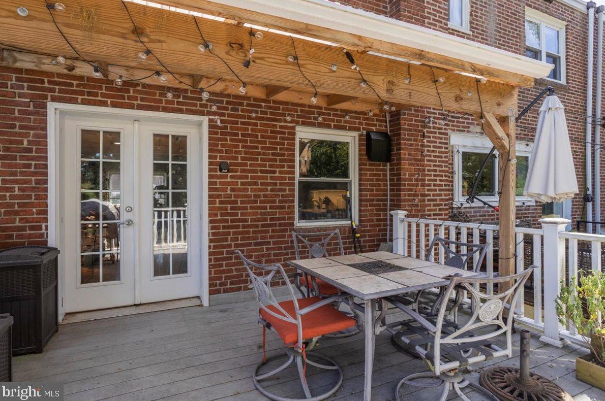 207 Overlook Rd, Philadelphia PA 19128-2408 exterior