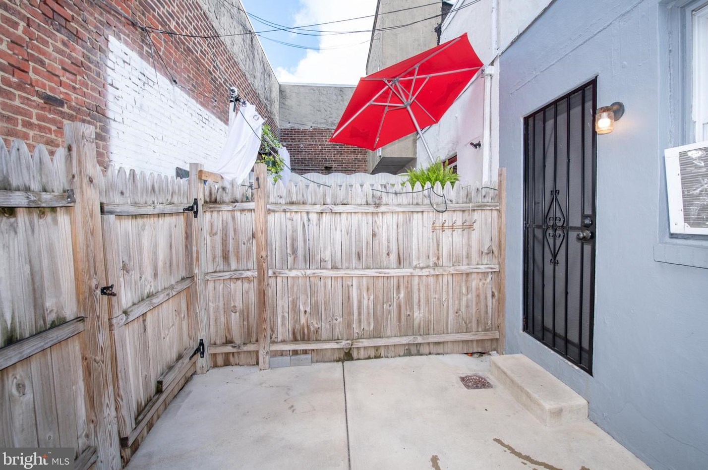 2036 Blair St, Philadelphia PA 19125-1934 exterior