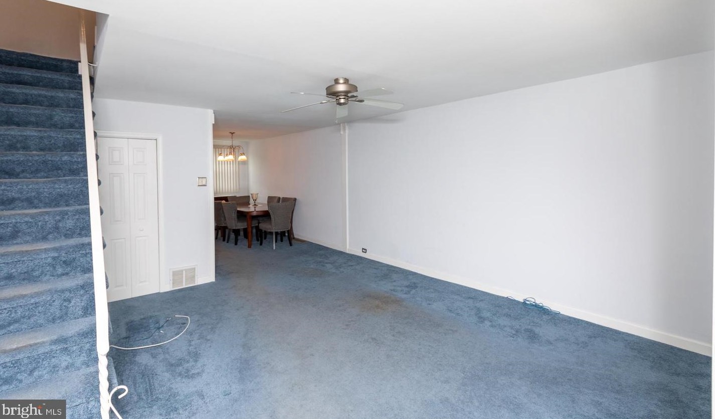 6635 Montague St, Philadelphia, PA 19135-2608