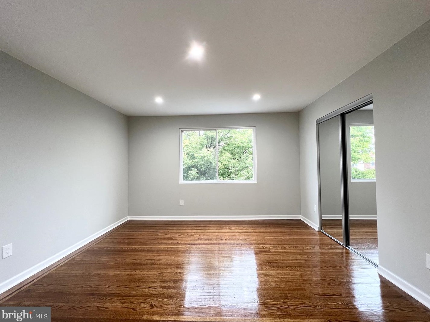 7505 Walnut Ln, Philadelphia PA 19144-1035 exterior