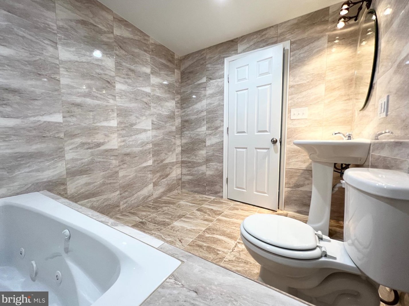 7505 Walnut Ln, Philadelphia PA 19144-1035 exterior