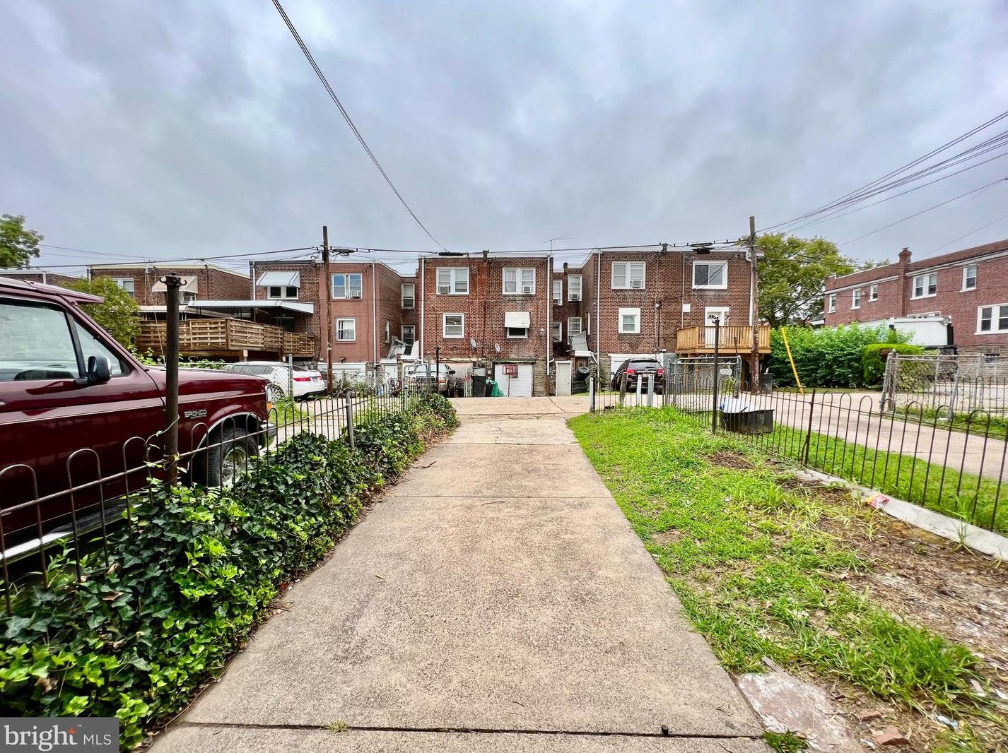 7505 Walnut Ln, Philadelphia PA 19144-1035 exterior