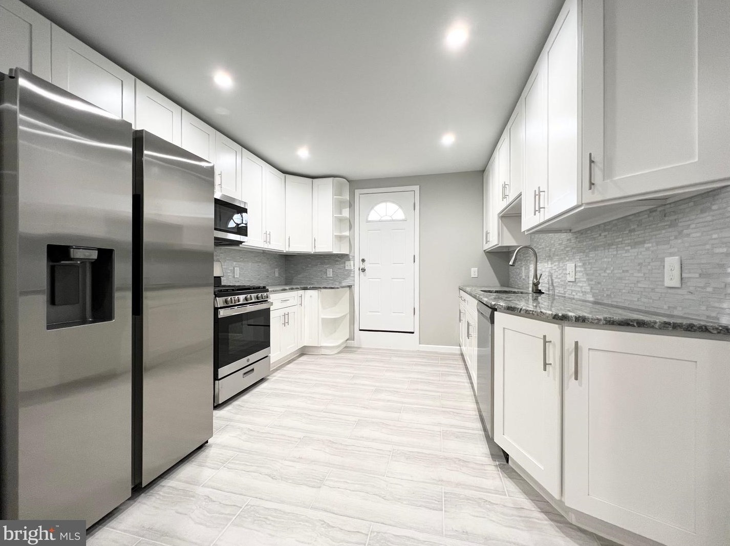 7505 Walnut Ln, Philadelphia PA 19144-1035 exterior