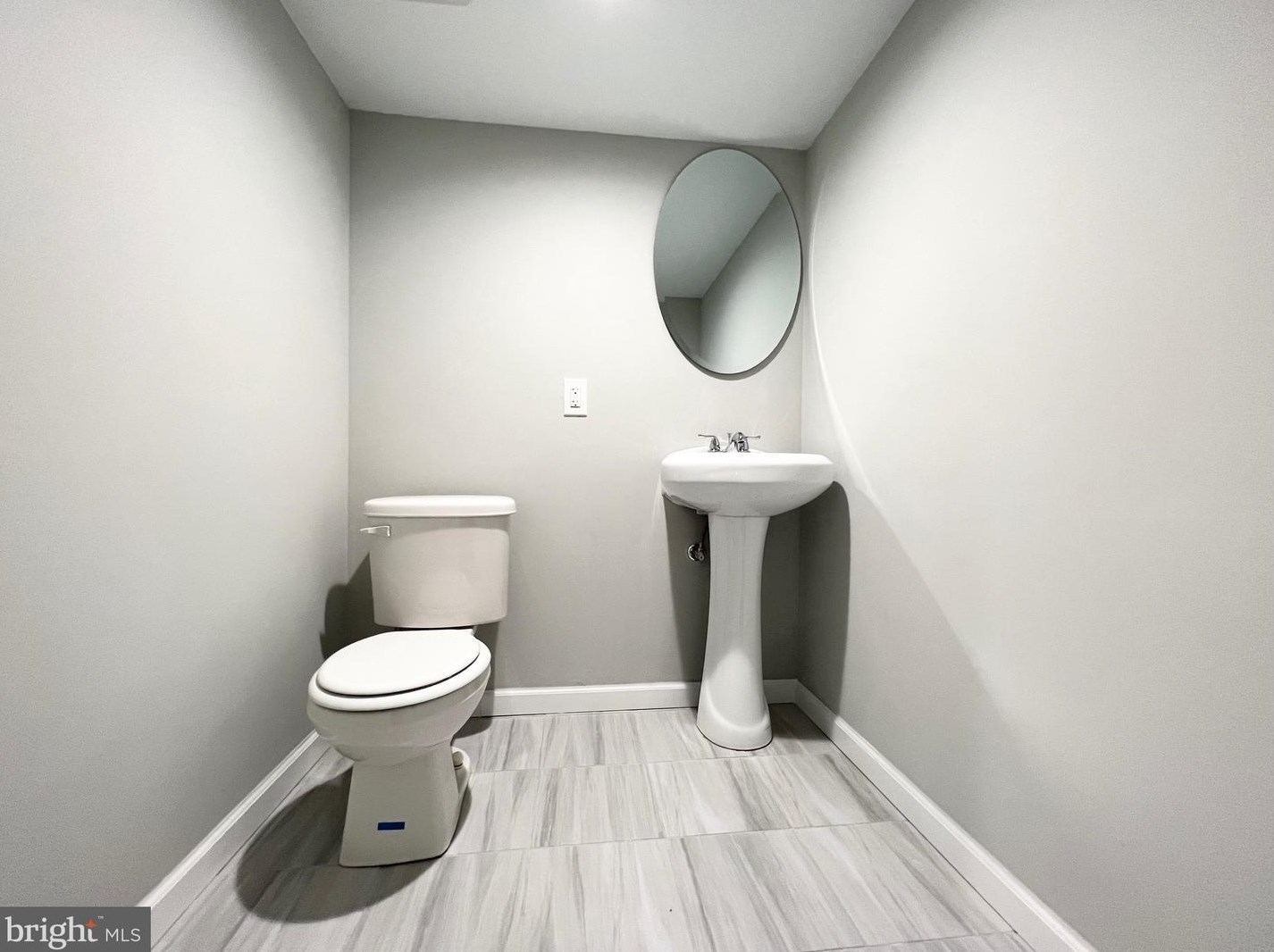 7505 Walnut Ln, Philadelphia PA 19144-1035 exterior