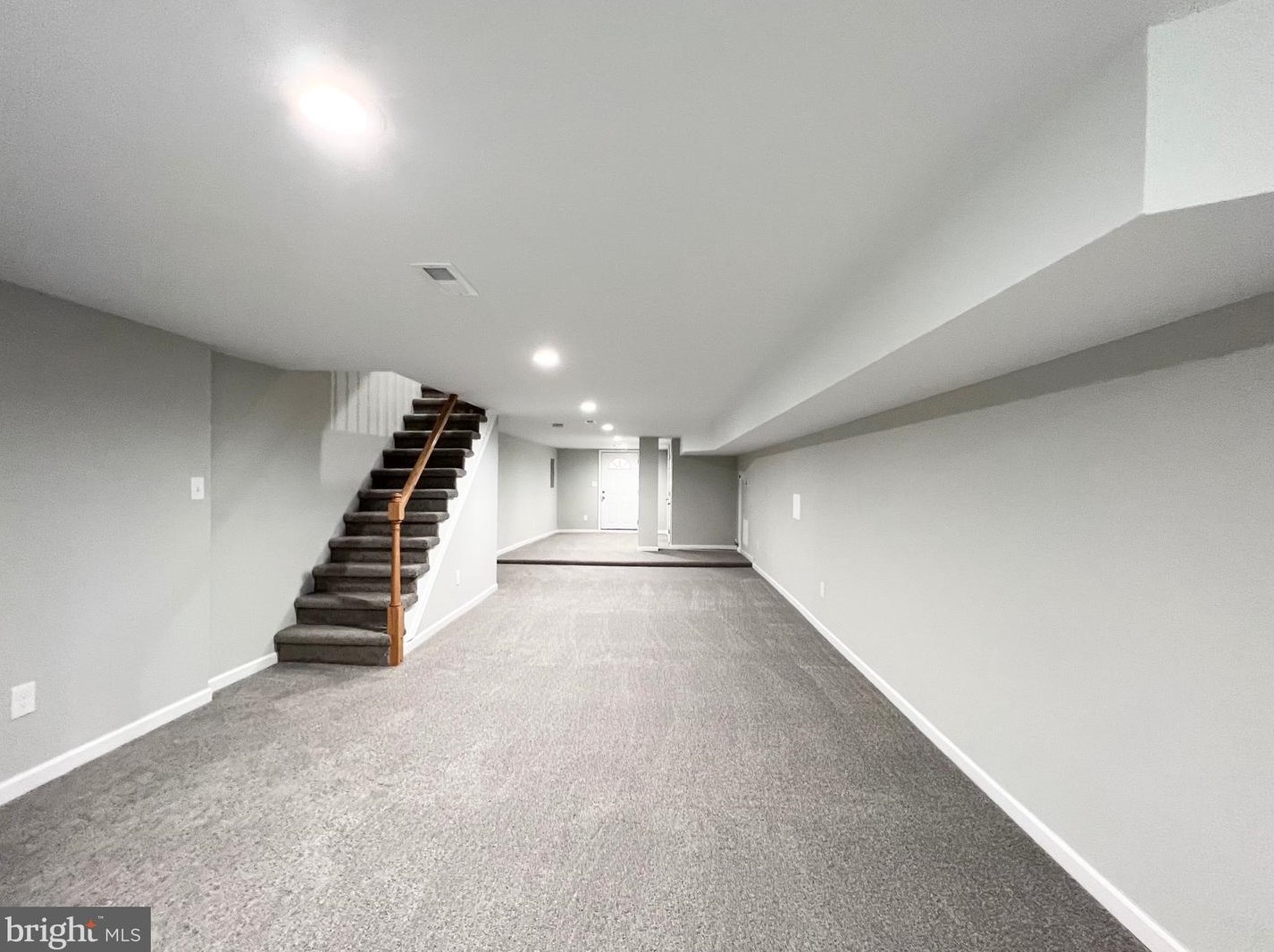 7505 Walnut Ln, Philadelphia PA 19144-1035 exterior