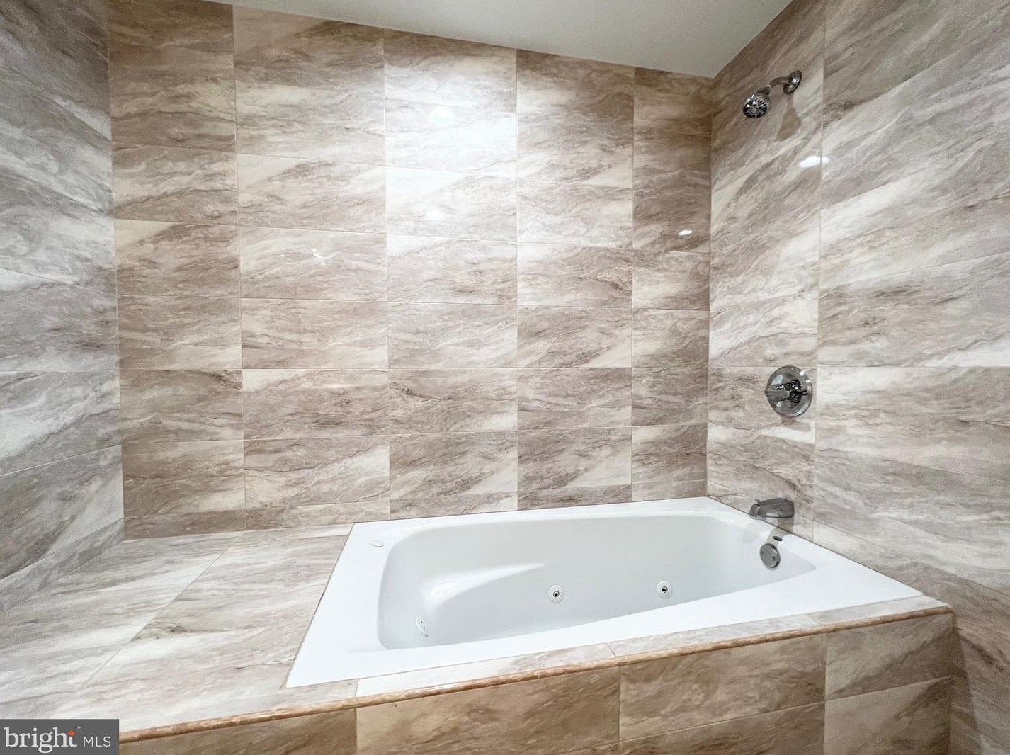 7505 Walnut Ln, Philadelphia PA 19144-1035 exterior