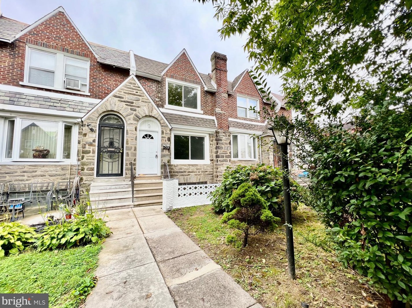 7505 Walnut Ln, Philadelphia, PA 19138-2218