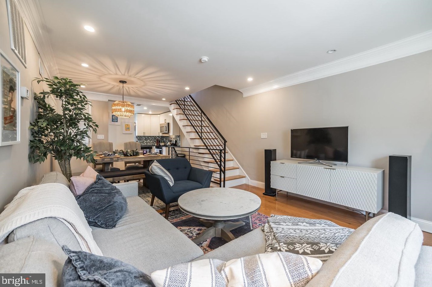 2219 Montrose St, Philadelphia, PA 19146