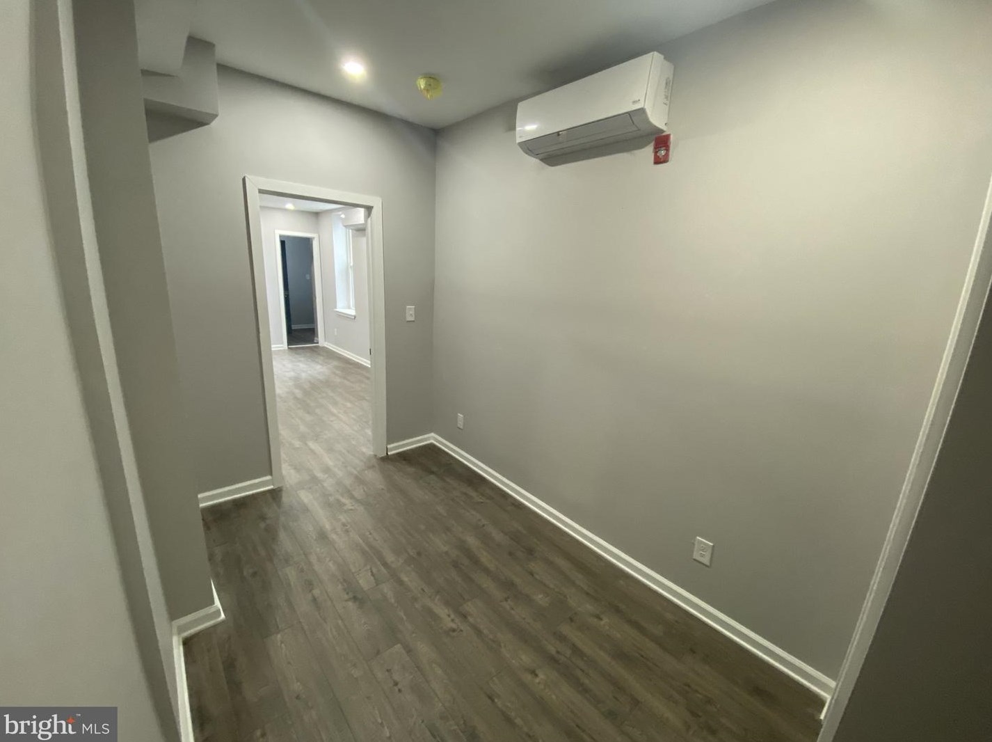 1122 Gerritt St #2nd Floor, Philadelphia, PA 19147